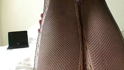 سوتیلا بیٹا مہمانوں کو فیلمهای داستانی پورن گھر میں لایا اور انہوں نے اپنی سوتیلی ماں کو ایک ساتھ چدوایا۔