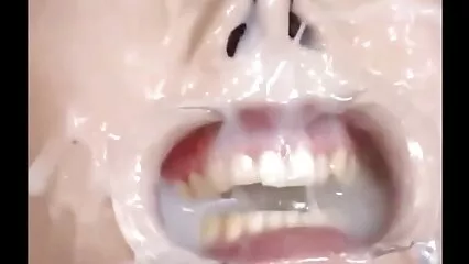 ایک نرم بستر میں pornنوجوان چیر.