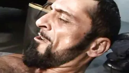 قیدی نے فیلم پورن استارها جیل کے بستر پر نرس کو پیٹا۔