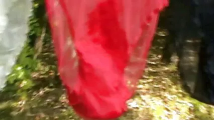 بوائے فرینڈ کا ممبر آہستہ سے لرزتا اور منحنی بھورے بالوں والی عورت کے دوبله فیلم پورن جسم میں گھس گیا۔