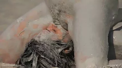 دھوکہ دہی اور پورن استارای معروف حکمرانی۔