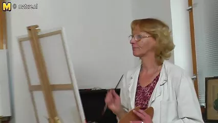 ایک فیلم سکسی پورن استارهای معروف خوبصورت بھورے بالوں والی عورت کا پادنا جنگلی تال میں بھونا۔